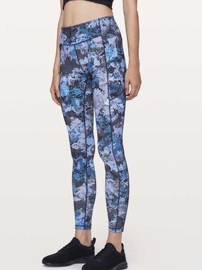 Lululemon Speed Up Tight Full-On Luxtreme in Blue Screen Camo Multi Size 2 Sport